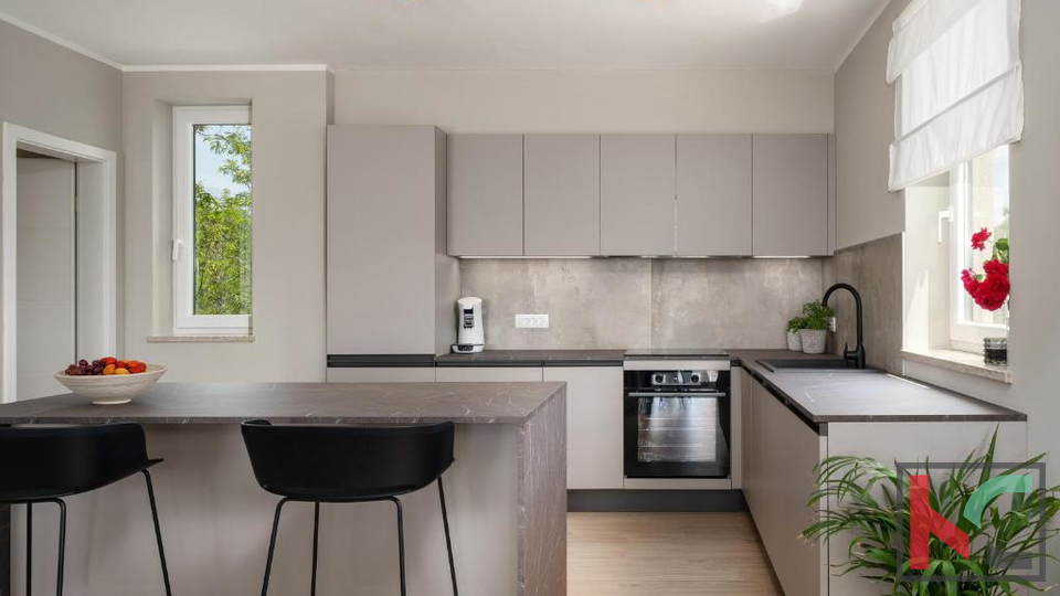 BUJE&comma; SAMOSTOJE&Cacute;A KU&Cacute;A SA POGLEDOM NA GRO&Zcaron;NJAN &num;PRODAJA