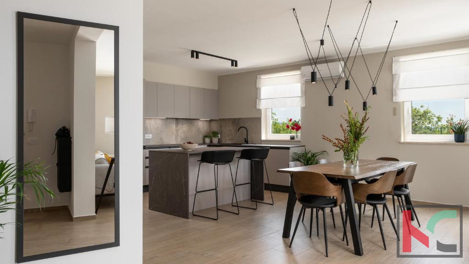 BUJE&comma; SAMOSTOJE&Cacute;A KU&Cacute;A SA POGLEDOM NA GRO&Zcaron;NJAN &num;PRODAJA