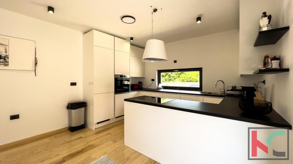 ISTRA&comma; LI&Zcaron;NJAN&comma;  VILLA SA BAZENOM &num;PRODAJA