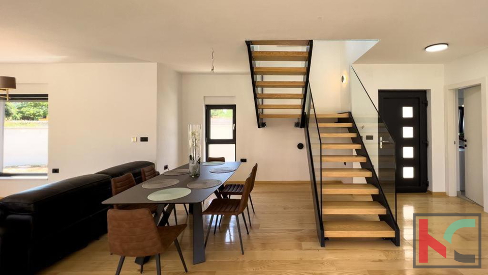 ISTRA&comma; LI&Zcaron;NJAN&comma;  VILLA SA BAZENOM &num;PRODAJA