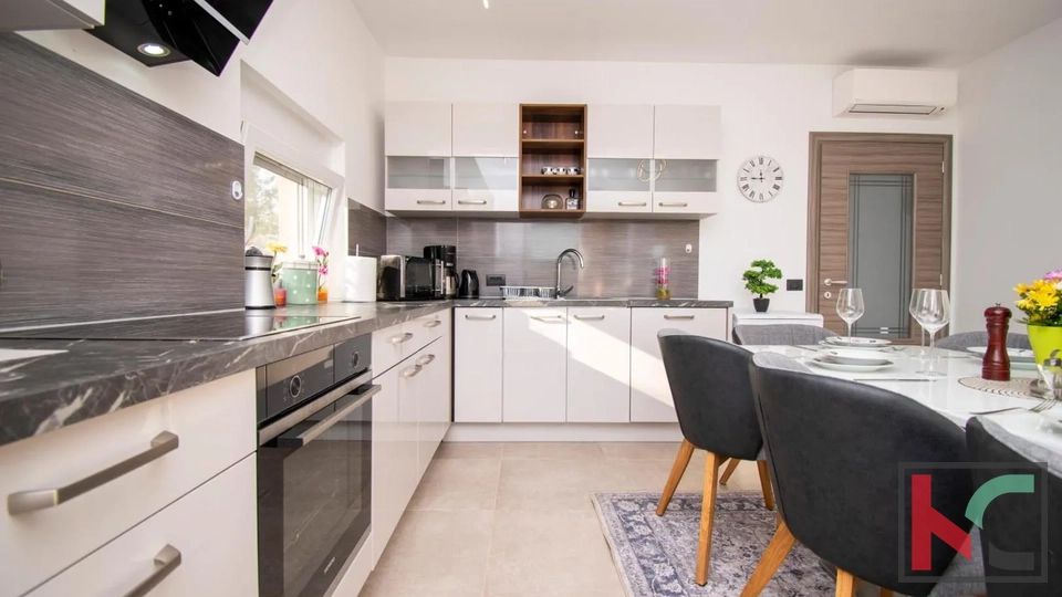 ISTRA&comma; VODNJAN&comma; MODERNA VILA 250m2 SA POGLEDOM NA MORE&comma; &num;PRODAJA