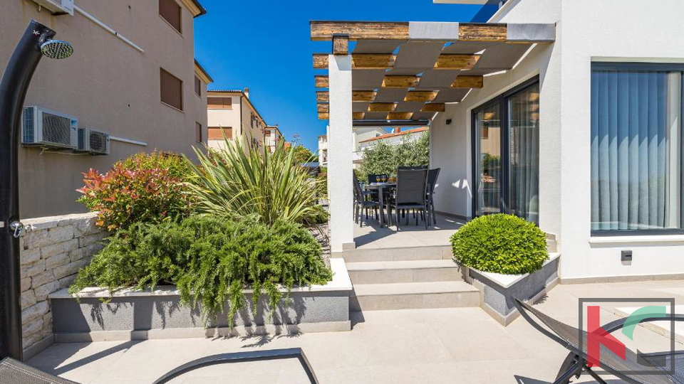 LIŽNJAN, KUĆA SA BAZENOM I POGLEDOM NA MORE#PRODAJA