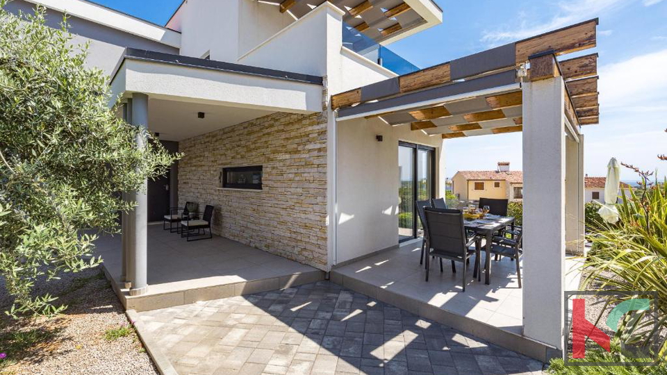 LIŽNJAN, KUĆA SA BAZENOM I POGLEDOM NA MORE#PRODAJA