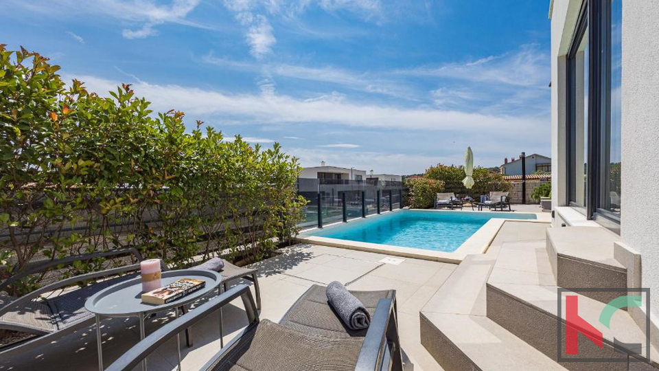 LIŽNJAN, KUĆA SA BAZENOM I POGLEDOM NA MORE#PRODAJA