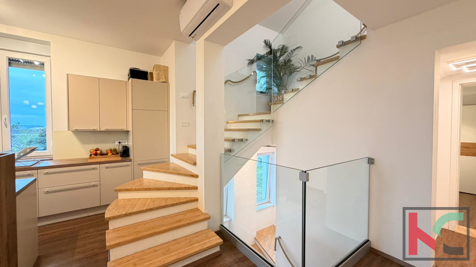 PULA&comma; STOJA&comma; EKSKLUZIVAN AUSTROUGARSKI STAN S DVORI&Scaron;TEM &num;PRODAJA