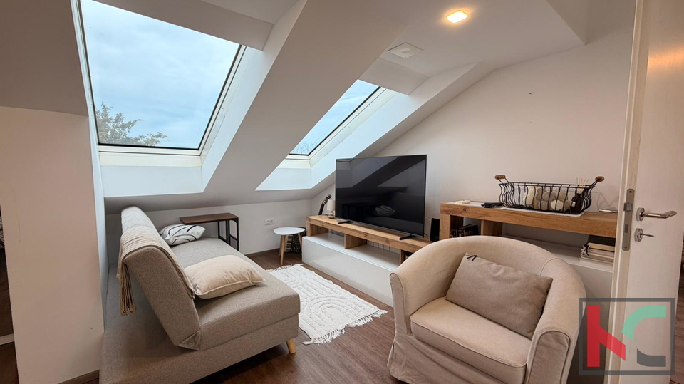 PULA&comma; STOJA&comma; EKSKLUZIVAN AUSTROUGARSKI STAN S DVORI&Scaron;TEM &num;PRODAJA