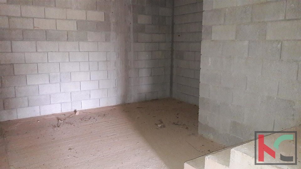 Rovinjsko Selo, roh bau kuća 450m2. okućnica 3521m2