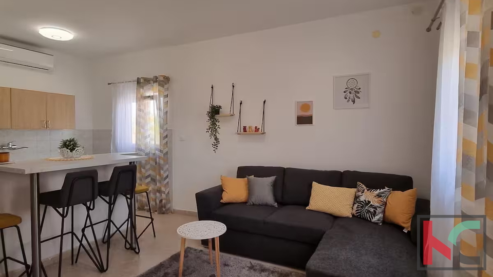 ISTRA&comma; BARBAN - SAMOSTOJE&Cacute;A KU&Cacute;A S DVA STANA I BAZENOM&comma; &num;PRODAJA