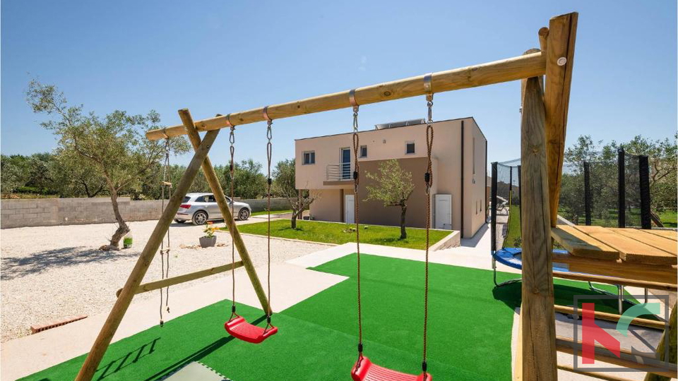 ISTRA&comma; VODNJAN&comma; MODERNA VILA 250m2 SA POGLEDOM NA MORE&comma; &num;PRODAJA