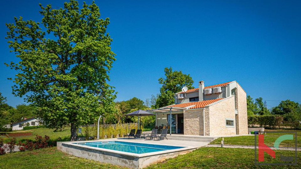 ISTRA&comma; SVETI PETAR U &Scaron;UMI&comma;  KU&Cacute;A SA BAZENOM&comma; OKRU&Zcaron;ENA ZELENILOM&comma; &num;PRODAJA