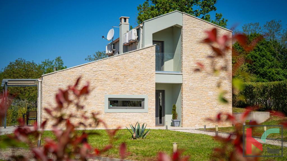 ISTRA&comma; SVETI PETAR U &Scaron;UMI&comma;  KU&Cacute;A SA BAZENOM&comma; OKRU&Zcaron;ENA ZELENILOM&comma; &num;PRODAJA