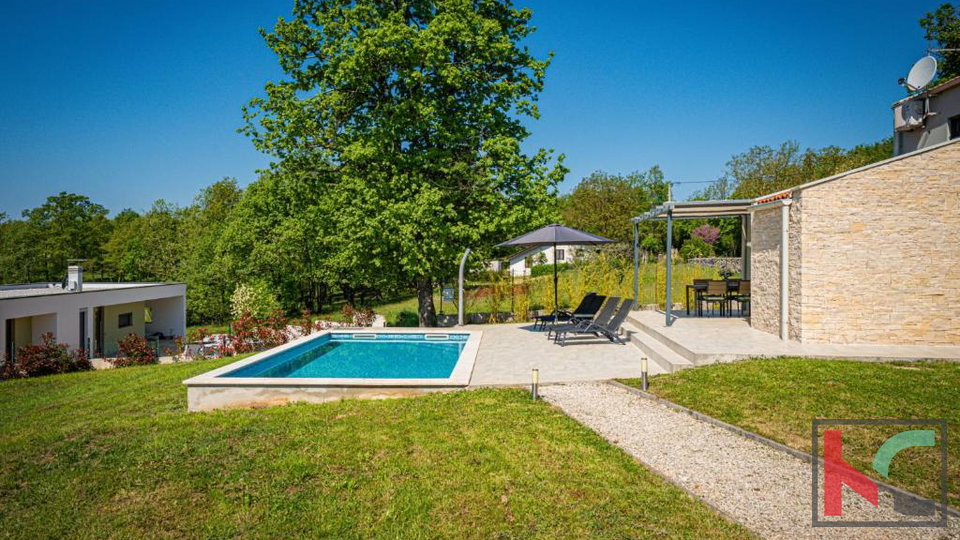 ISTRA&comma; SVETI PETAR U &Scaron;UMI&comma;  KU&Cacute;A SA BAZENOM&comma; OKRU&Zcaron;ENA ZELENILOM&comma; &num;PRODAJA