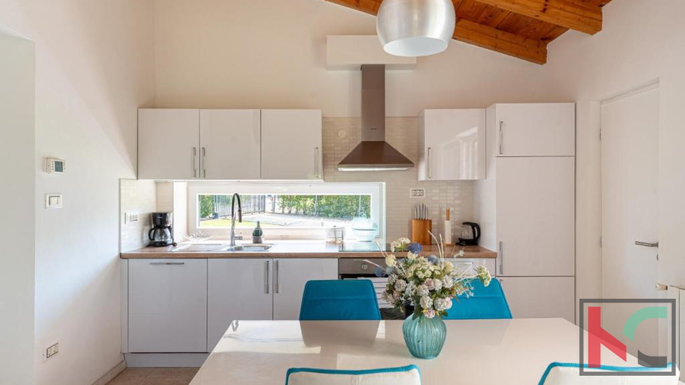 ISTRA&comma; SVETI PETAR U &Scaron;UMI&comma;  KU&Cacute;A SA BAZENOM&comma; OKRU&Zcaron;ENA ZELENILOM&comma; &num;PRODAJA