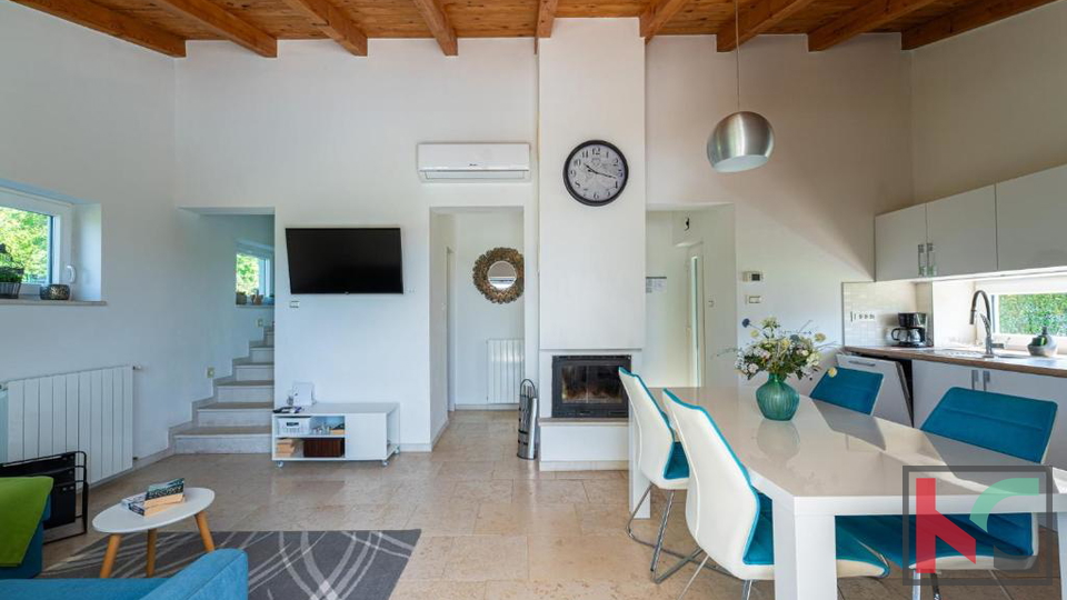 ISTRA&comma; SVETI PETAR U &Scaron;UMI&comma;  KU&Cacute;A SA BAZENOM&comma; OKRU&Zcaron;ENA ZELENILOM&comma; &num;PRODAJA