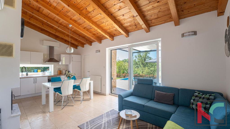 ISTRA&comma; SVETI PETAR U &Scaron;UMI&comma;  KU&Cacute;A SA BAZENOM&comma; OKRU&Zcaron;ENA ZELENILOM&comma; &num;PRODAJA