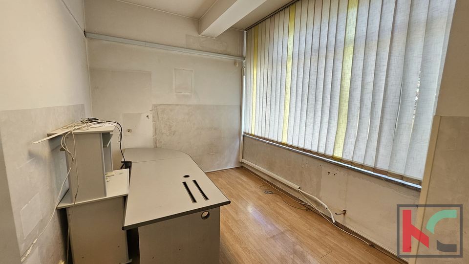 POSLOVNI PROSTOR S VELIKIM POTENCIJALOM&comma; PULA&comma; TR&Scaron;&Cacute;ANSKA ULICA&comma; 55 m&sup2;&comma;  &num;EKSKLUZIVNO POSREDOVANJE
