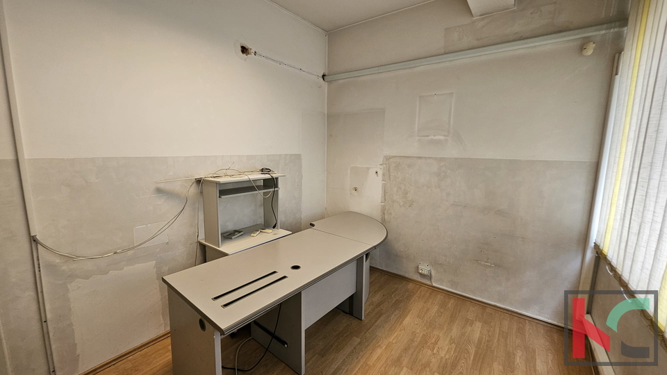 POSLOVNI PROSTOR S VELIKIM POTENCIJALOM&comma; PULA&comma; TR&Scaron;&Cacute;ANSKA ULICA&comma; 55 m&sup2;&comma;  &num;EKSKLUZIVNO POSREDOVANJE