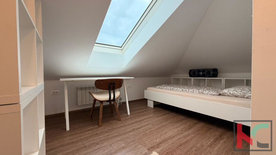 PULA&comma; STOJA&comma; EKSKLUZIVAN AUSTROUGARSKI STAN S DVORI&Scaron;TEM &num;PRODAJA