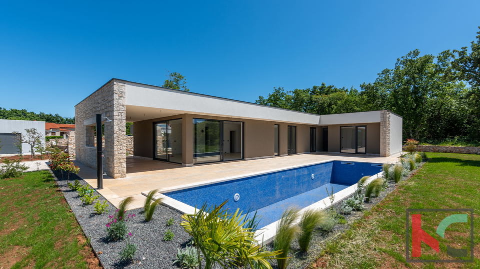 SVETVINČENAT, PRIZEMNICA SA BAZENOM OKRUŽENA PRIRODOM #PRODAJA