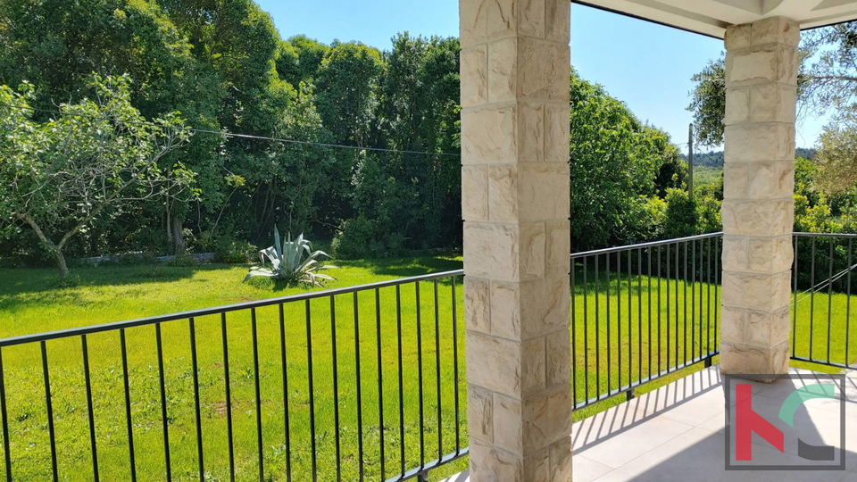 ISTRA – UMAG, KUĆA S 3 APARTMANA I BAZENOM, 300M OD PLAŽE #PRODAJA