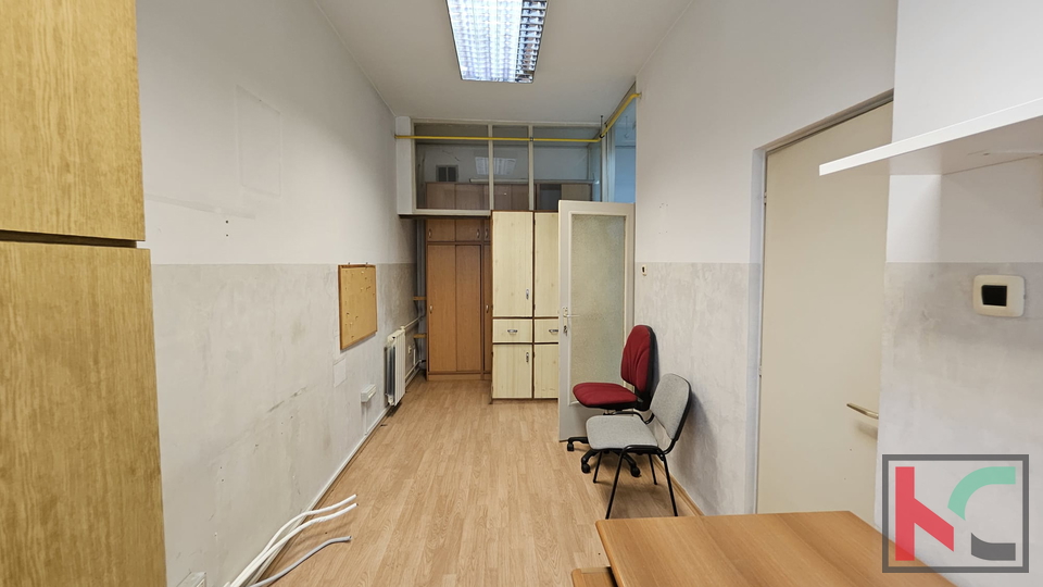 POSLOVNI PROSTOR S VELIKIM POTENCIJALOM&comma; PULA&comma; TR&Scaron;&Cacute;ANSKA ULICA&comma; 55 m&sup2;&comma;  &num;EKSKLUZIVNO POSREDOVANJE
