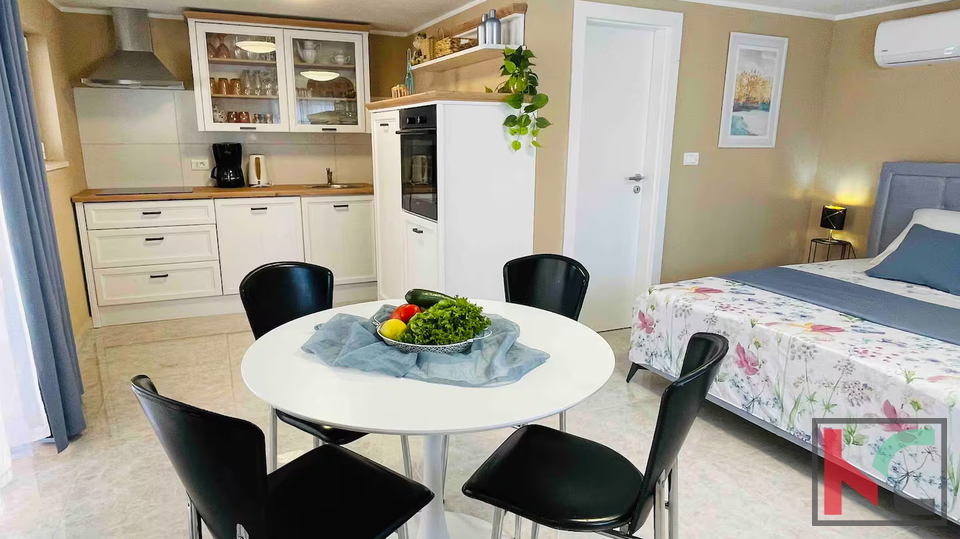 ISTRA&comma; BARBAN - SAMOSTOJE&Cacute;A KU&Cacute;A S DVA STANA I BAZENOM&comma; &num;PRODAJA