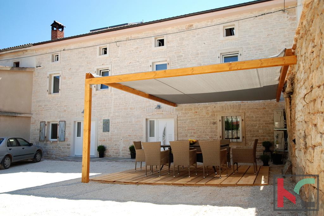 Rovinj, Rovinjsko selo renoviertes Steinhaus 200 m2 mit Scheune 50 m2 und Garten 300 m2