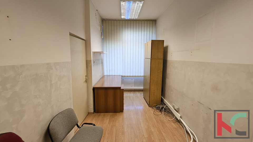 POSLOVNI PROSTOR S VELIKIM POTENCIJALOM&comma; PULA&comma; TR&Scaron;&Cacute;ANSKA ULICA&comma; 55 m&sup2;&comma;  &num;EKSKLUZIVNO POSREDOVANJE