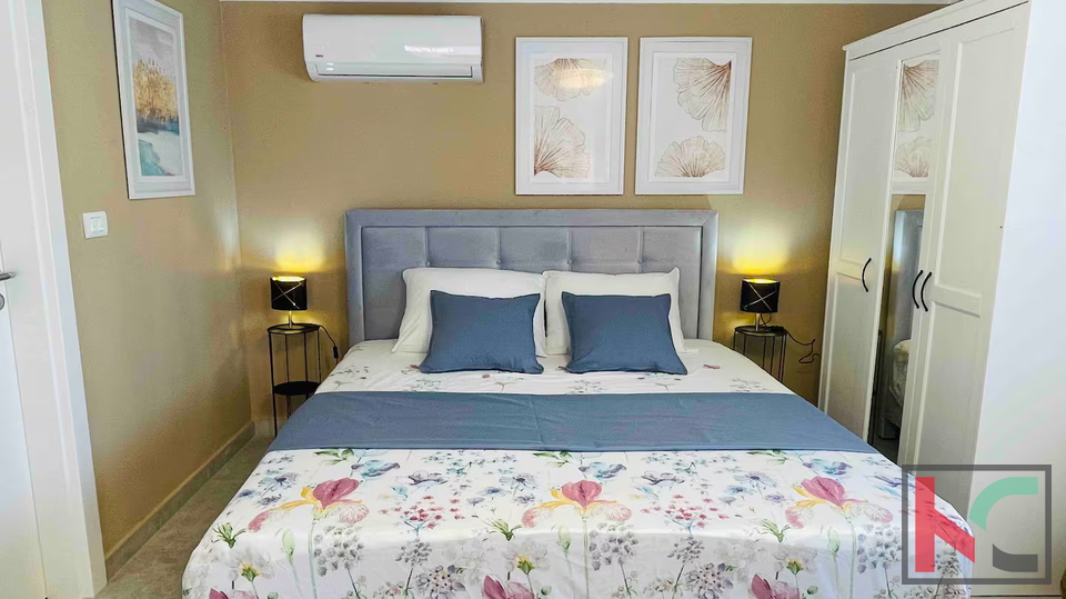 ISTRA&comma; BARBAN - SAMOSTOJE&Cacute;A KU&Cacute;A S DVA STANA I BAZENOM&comma; &num;PRODAJA