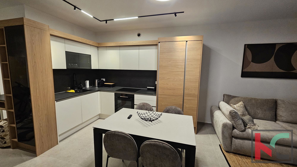 Istra&comma; Pula&comma; Valdebek&comma; udobno dru&zcaron;insko stanovanje 3s&plus;dnevna soba&comma; &num;prodaja