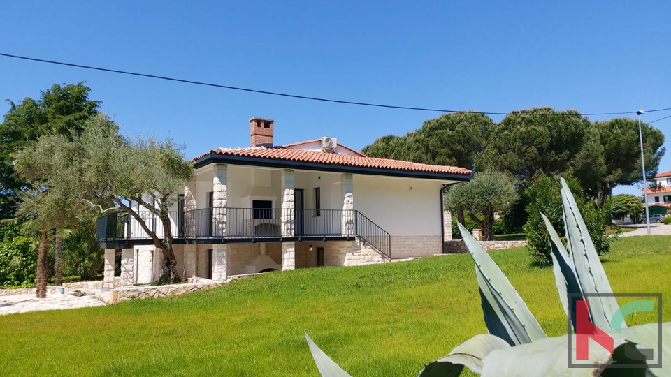 ISTRA – UMAG, KUĆA S 3 APARTMANA I BAZENOM, 300M OD PLAŽE #PRODAJA
