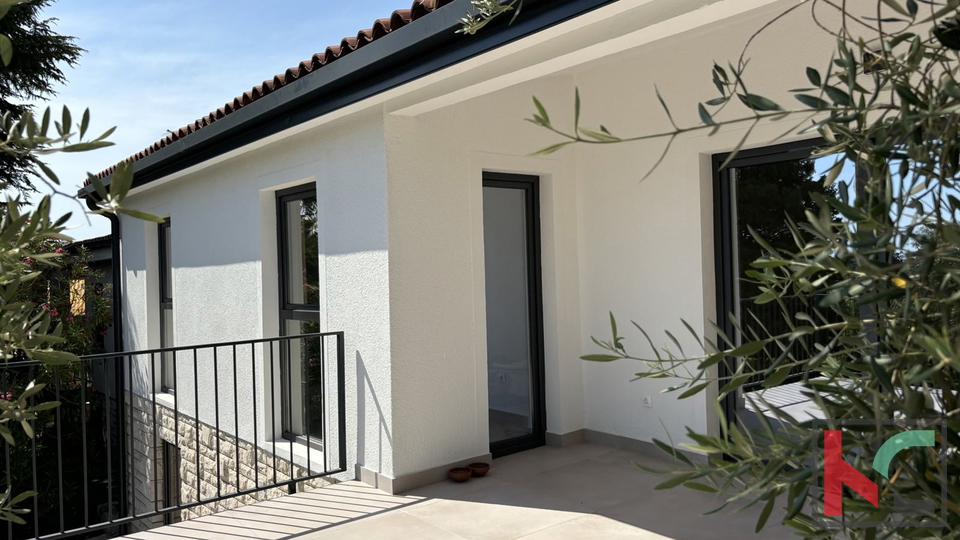 ISTRA – UMAG, KUĆA S 3 APARTMANA I BAZENOM, 300M OD PLAŽE #PRODAJA