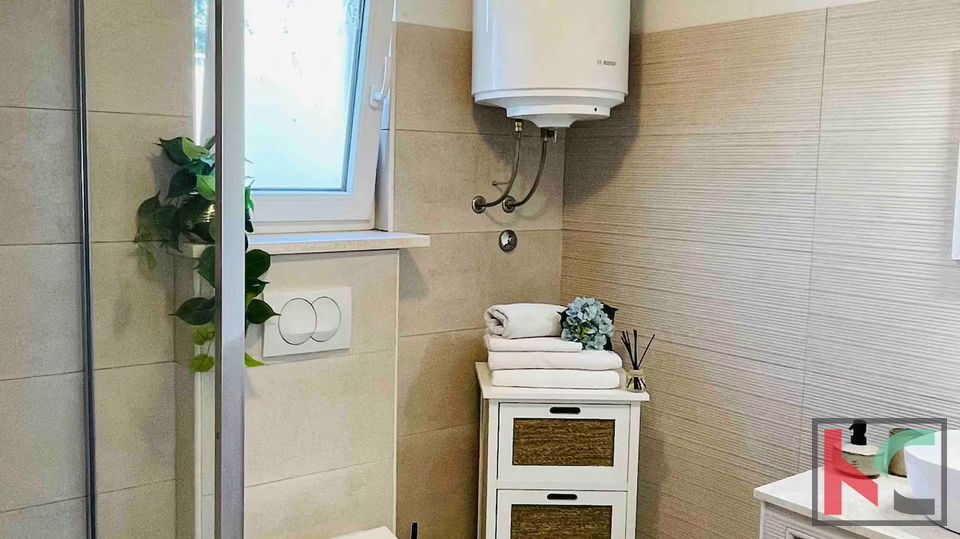 ISTRA&comma; BARBAN - SAMOSTOJE&Cacute;A KU&Cacute;A S DVA STANA I BAZENOM&comma; &num;PRODAJA