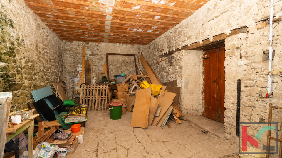 MOTOVUN - KU&Cacute;A U STAROJ JEZGRI I OTVORENIM POGLEDOM &num;PRODAJA