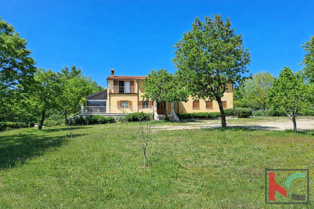 ISTRA, SVETVINČENAT - SAMOSTOJEĆA KUĆA NA PROSTRANOM IMANJU OKRUŽENA PRIRODOM #PRODAJA