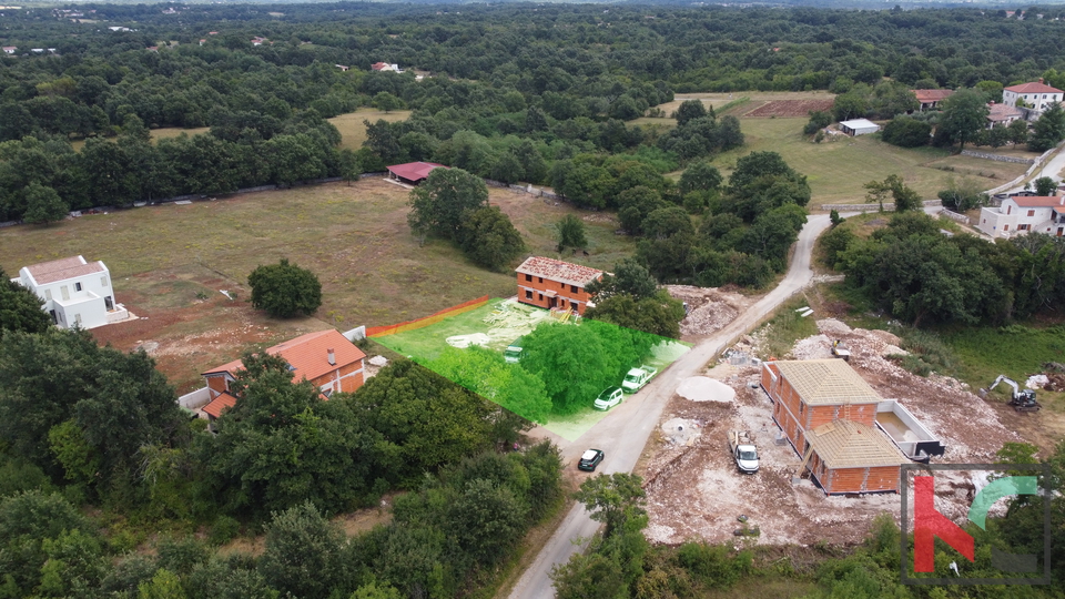 ISTRA-&Zcaron;MINJ&comma; GRA&Dstrok;EVINSKO ZEMLJI&Scaron;TE 589 m&sup2; &ndash; PRAVOMO&Cacute;NA GRA&Dstrok;EVINSKA DOZVOLA&comma; PLA&Cacute;ENE KOMUNALIJE&comma; ODMAH SPREMNO ZA GRADNJU&comma; &num;PRODAJA