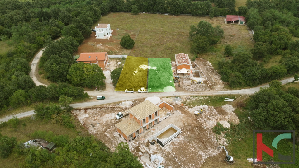 ISTRA-&Zcaron;MINJ&comma; GRA&Dstrok;EVINSKO ZEMLJI&Scaron;TE 589 m&sup2; &ndash; PRAVOMO&Cacute;NA GRA&Dstrok;EVINSKA DOZVOLA&comma; PLA&Cacute;ENE KOMUNALIJE&comma; ODMAH SPREMNO ZA GRADNJU&comma; &num;PRODAJA