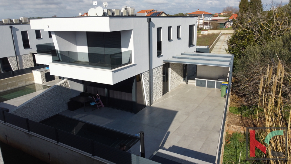 ISTRA&comma; PULA&comma; NOVA SUVREMENA KU&Cacute;A SA BAZENOM&comma; &num;ISKLJU&Ccaron;IVO POSREDOVANJE