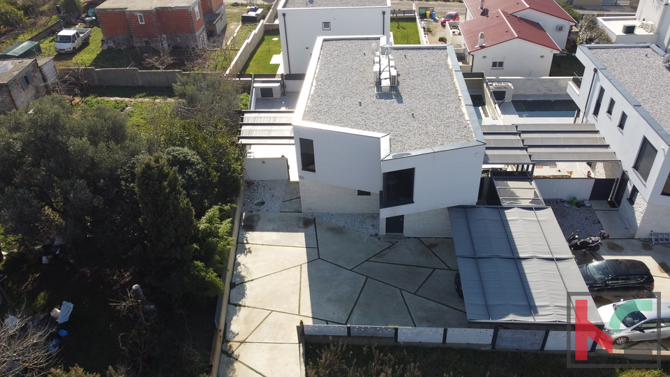 ISTRA&comma; PULA&comma; NOVA SUVREMENA KU&Cacute;A SA BAZENOM&comma; &num;ISKLJU&Ccaron;IVO POSREDOVANJE