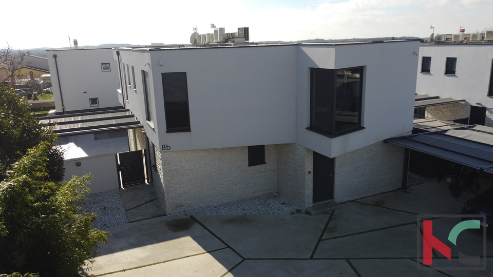 ISTRA&comma; PULA&comma; NOVA SUVREMENA KU&Cacute;A SA BAZENOM&comma; &num;ISKLJU&Ccaron;IVO POSREDOVANJE