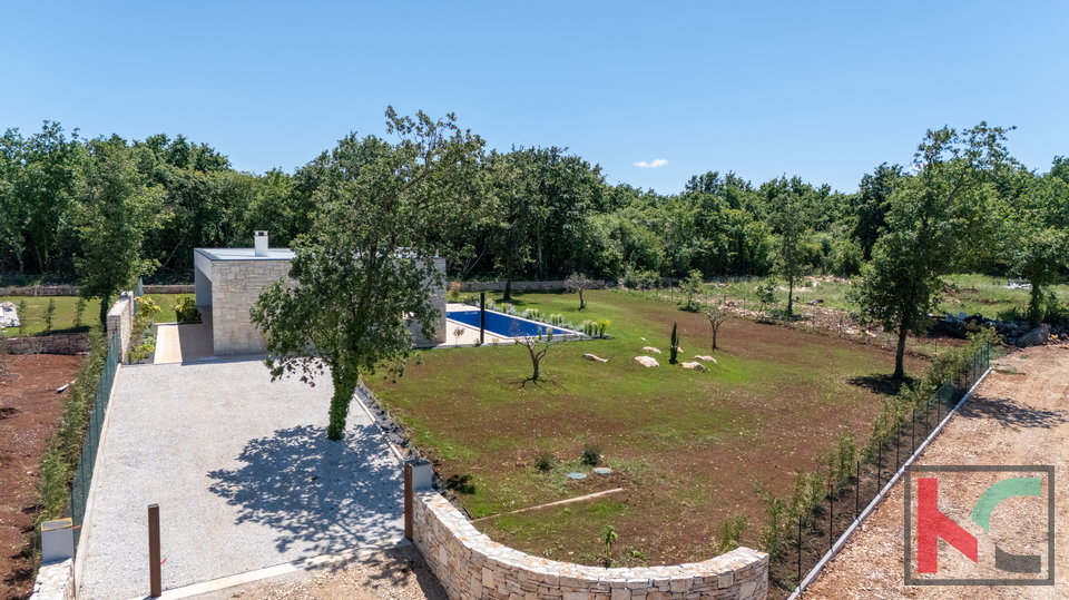 SVETVINČENAT, PRIZEMNICA SA BAZENOM OKRUŽENA PRIRODOM #PRODAJA