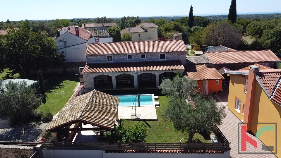 ISTRA&comma; SVETVIN&Ccaron;ENAT&comma; STEINHAUS MIT BEHEIZTEM POOL AUF 1200 M2 GRUNDST&Uuml;CK&comma; &num;VERKAUF