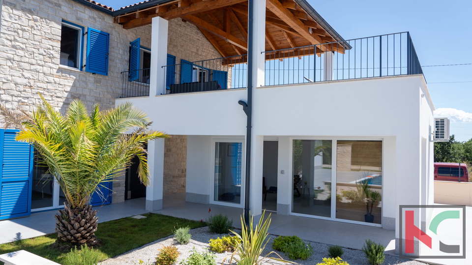 PORE&Ccaron;&comma; PREKRASNA MODERNA VILA SA BAZENOM&comma; JACUZZIJEM&comma; SAUNOM I VELIKOM OKU&Cacute;NICOM I TERASOM &num;PRODAJA