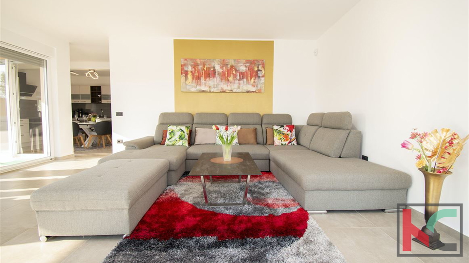 ISTRA&comma; VODNJAN&comma; MODERNA VILA 250m2 SA POGLEDOM NA MORE&comma; &num;PRODAJA