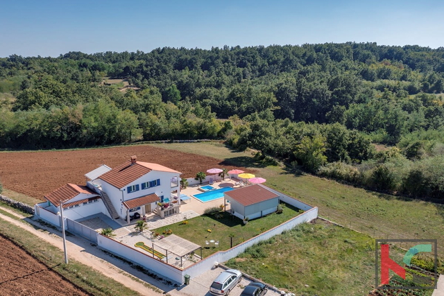 ISTRA, KUĆA ZA ODMOR U SRCU ISTRE NA OKUĆNICI OD 1215M2, PRILIKA #PRODAJA