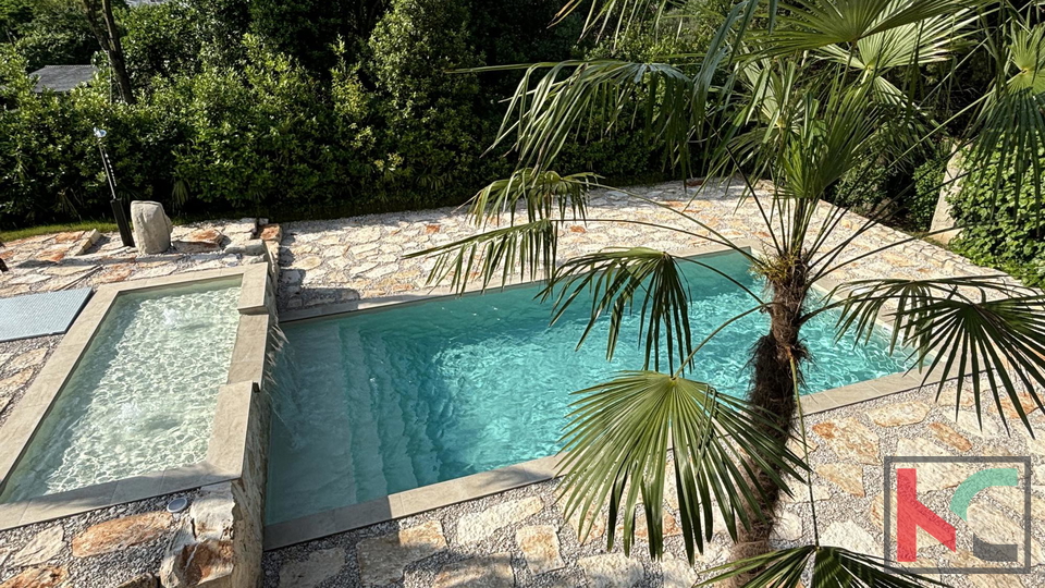 ISTRA – UMAG, KUĆA S 3 APARTMANA I BAZENOM, 300M OD PLAŽE #PRODAJA