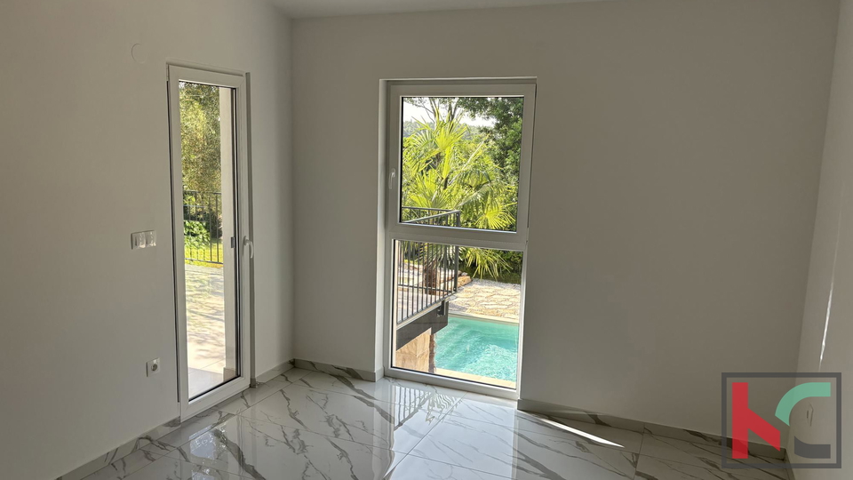 ISTRA – UMAG, KUĆA S 3 APARTMANA I BAZENOM, 300M OD PLAŽE #PRODAJA