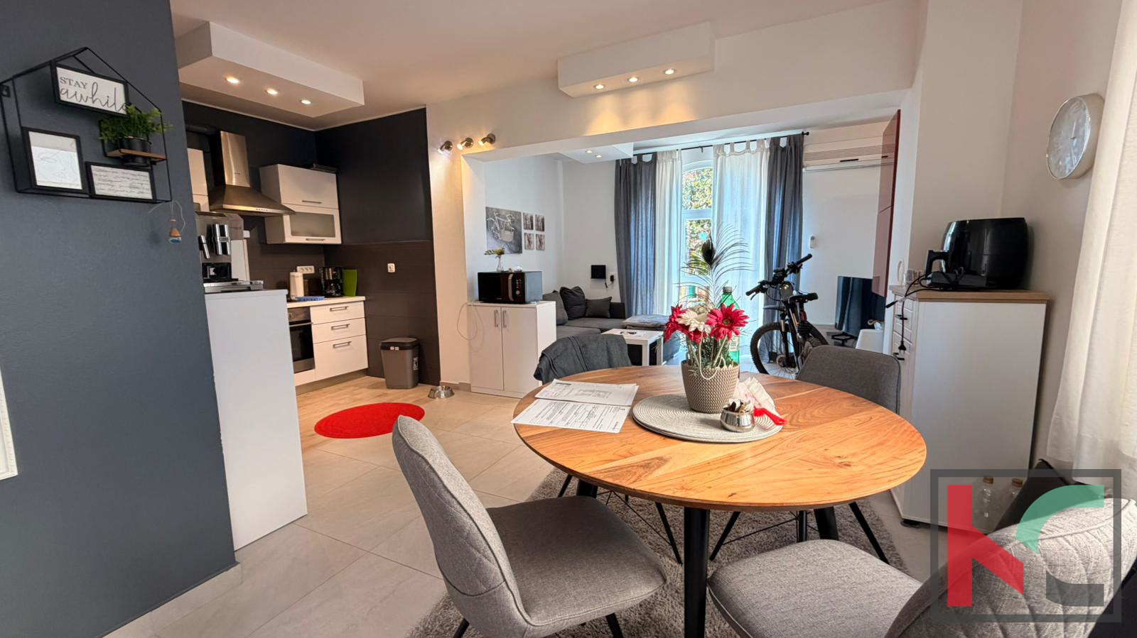 PULA, BUSOLER, TROSOBNI STAN S VRTOM I PRIVATNIM DVORIŠTEM #PRODAJA