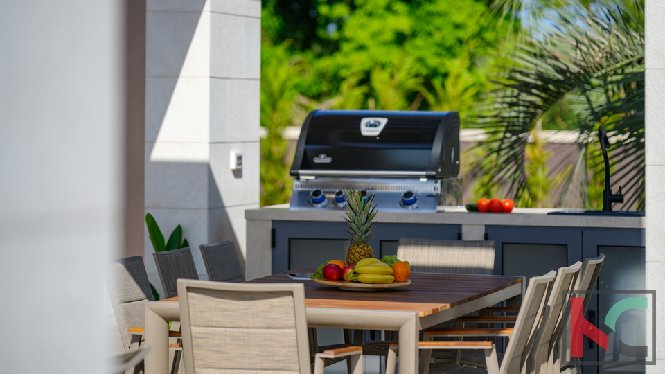 ISTRA&comma; MODERNA VILA S POGLEDOM NA MORE&comma; &num;PRODAJA