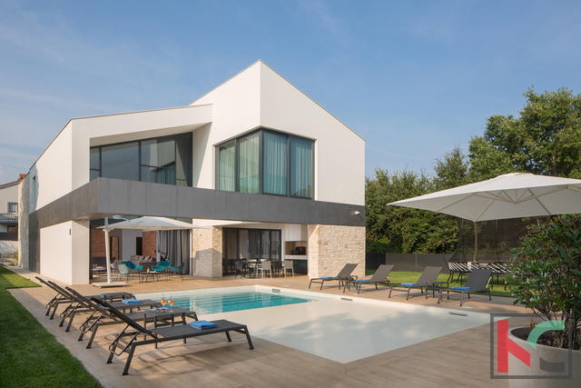 House, 400 m2, For Sale, Ližnjan